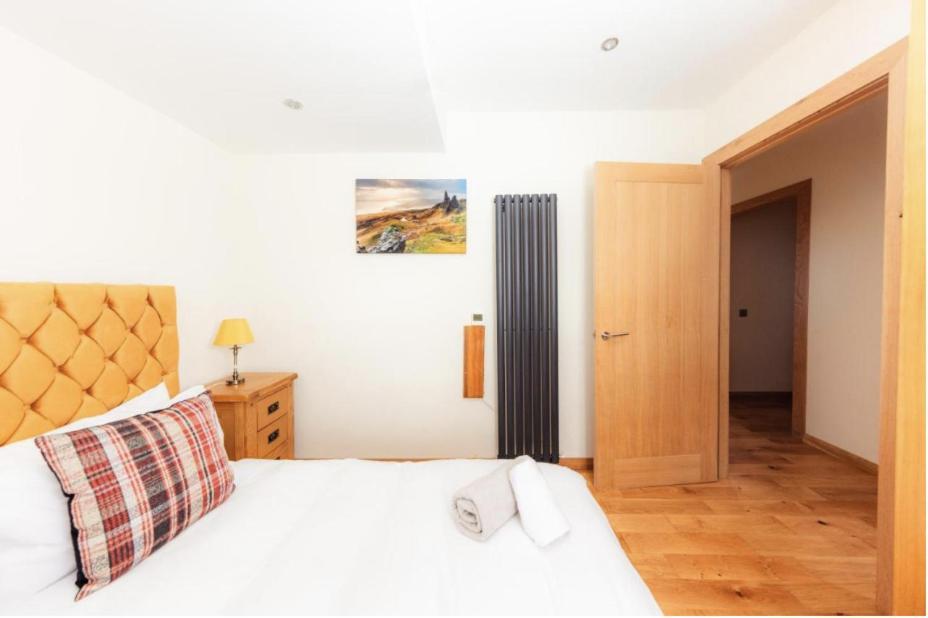 Luxury Cottage With Stunning Views Near Fairy Pools - School House 3 Carbost  Eksteriør bilde