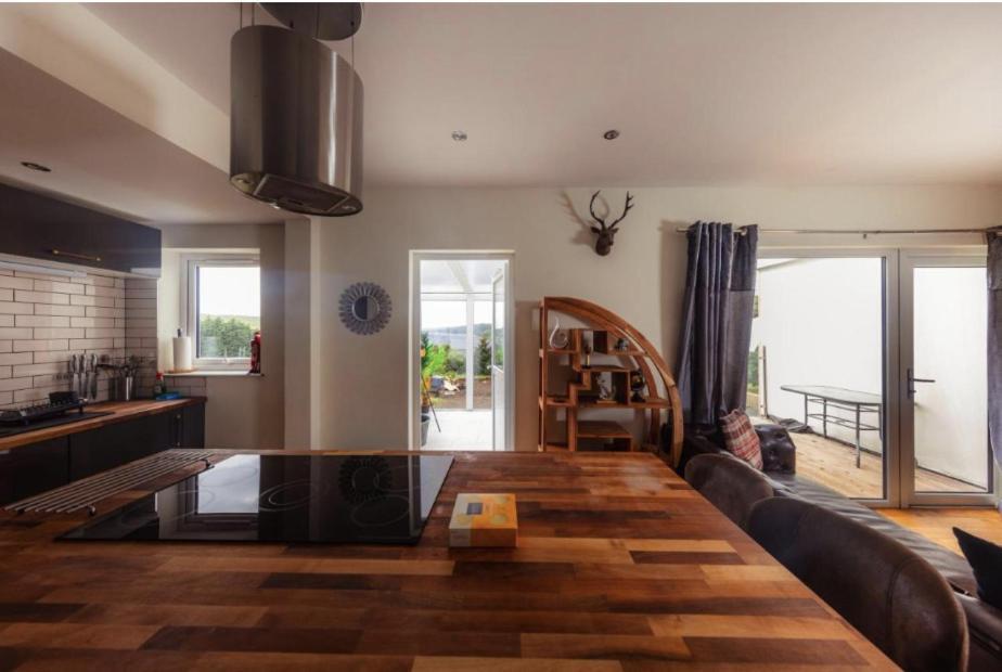 Luxury Cottage With Stunning Views Near Fairy Pools - School House 3 Carbost  Eksteriør bilde